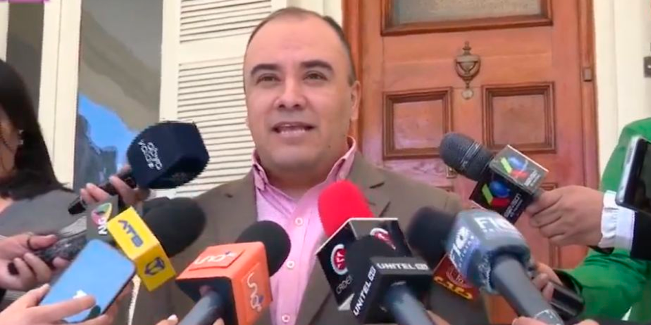 El vocal del TSE, Gustavo Ávila, en rueda de prensa. Foto: Captura BTV