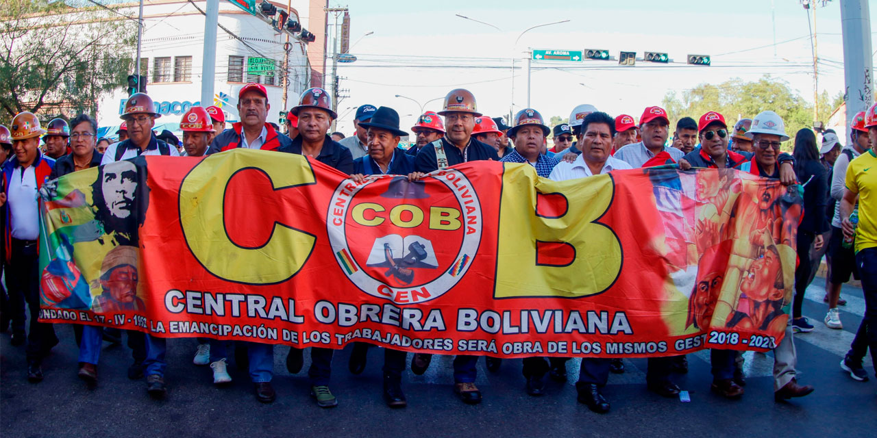 La marcha de la COB, en Cochabamba. Foto: Comunicación presidencial.