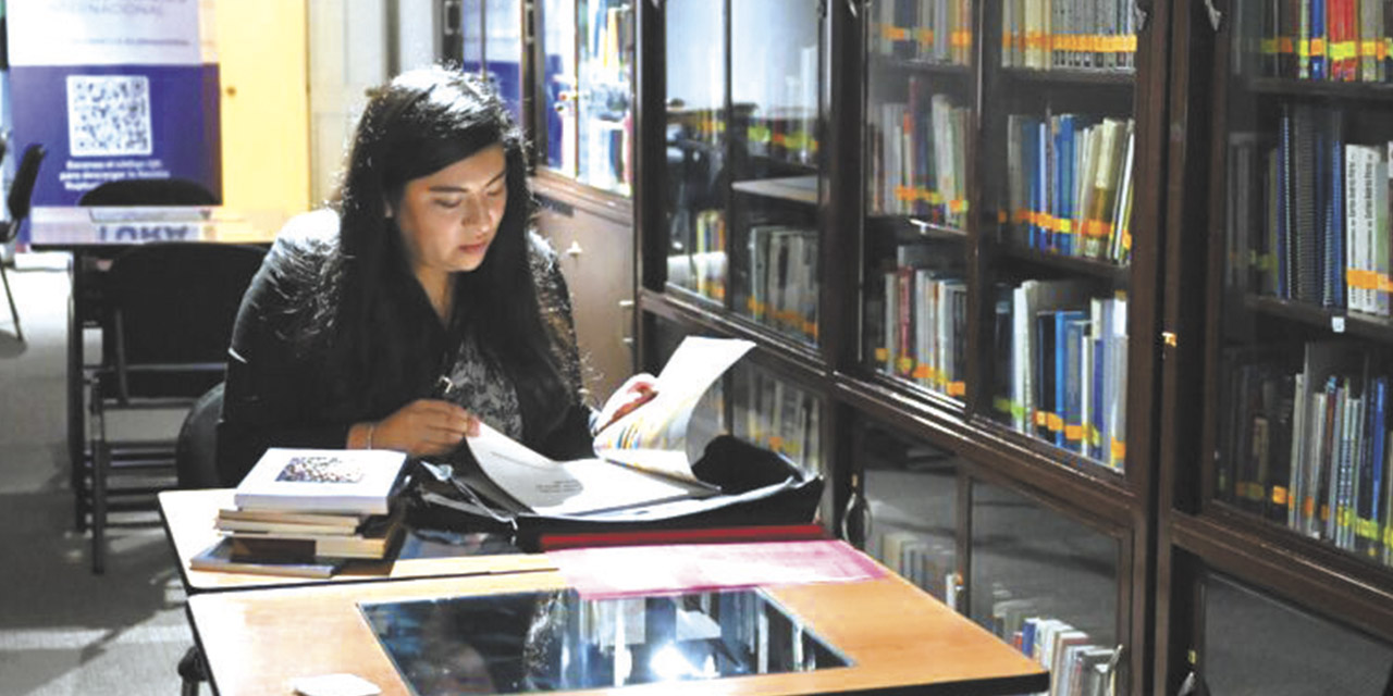 La biblioteca ya está abierta al público.