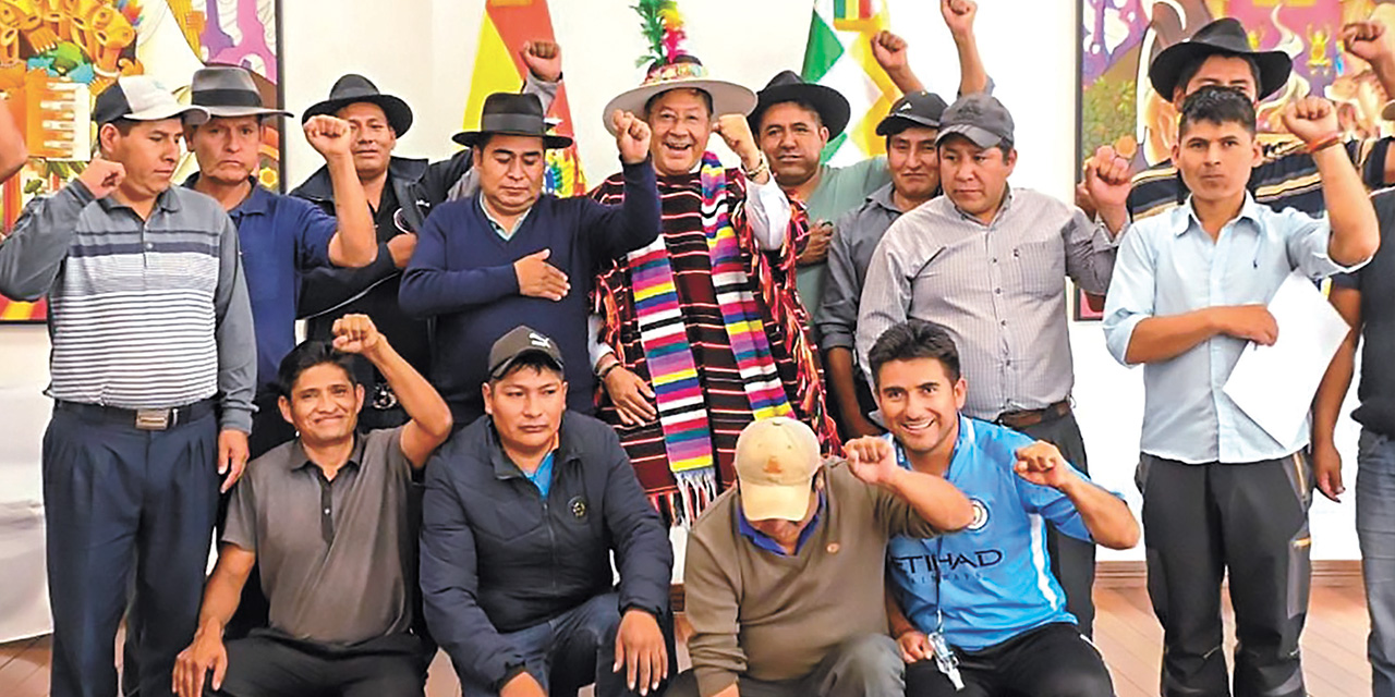 El presidente Luis Arce con delegados de organizaciones sociales de Chuquisaca. Foto: Presidencia