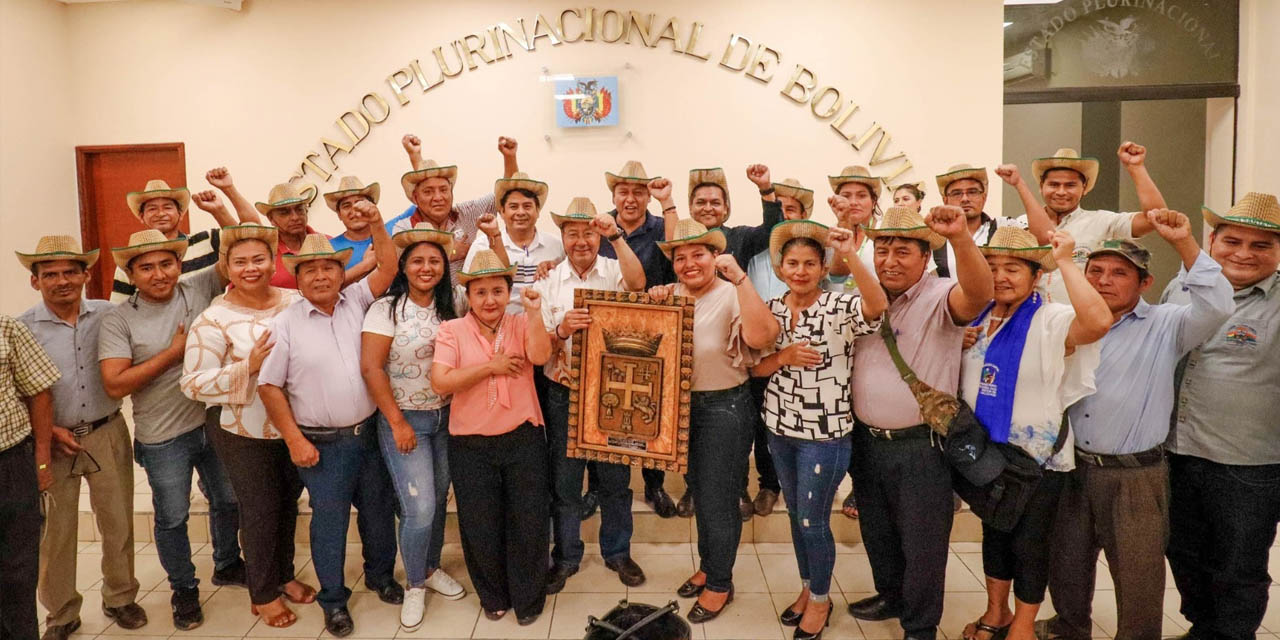 El presidente con autoridades ediles y organizaciones de Santa Cruz. | Foto: Presidencia