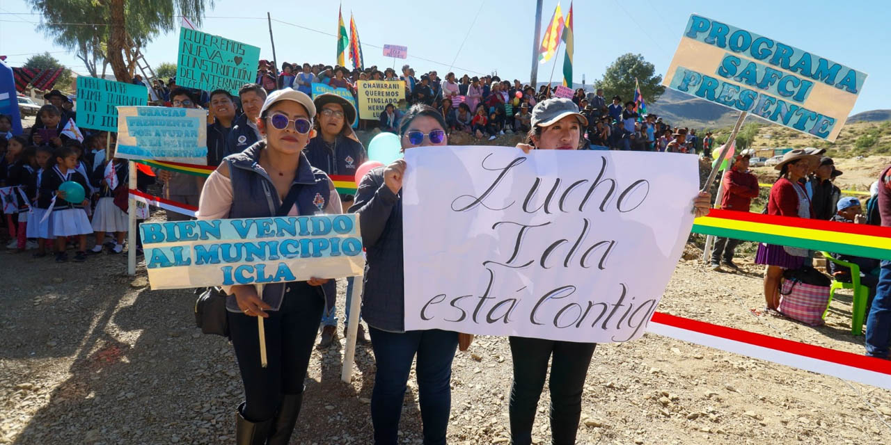 Pobladores de Icla agradecen al presidente Arce.  | Foto: Presidencia