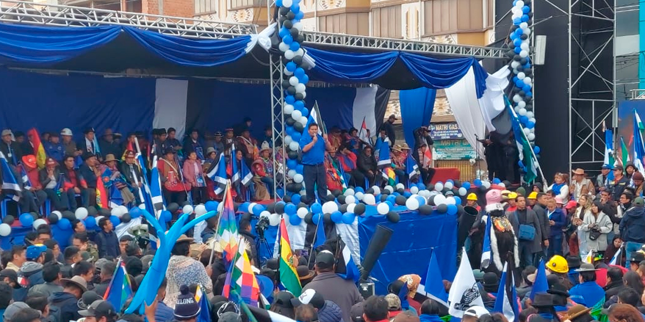 El secretario ejecutivo de la Confederación Sindical de Comunidades Interculturales Originarias de Bolivia (Csciob), Esteban Alavi, durante su discurso.