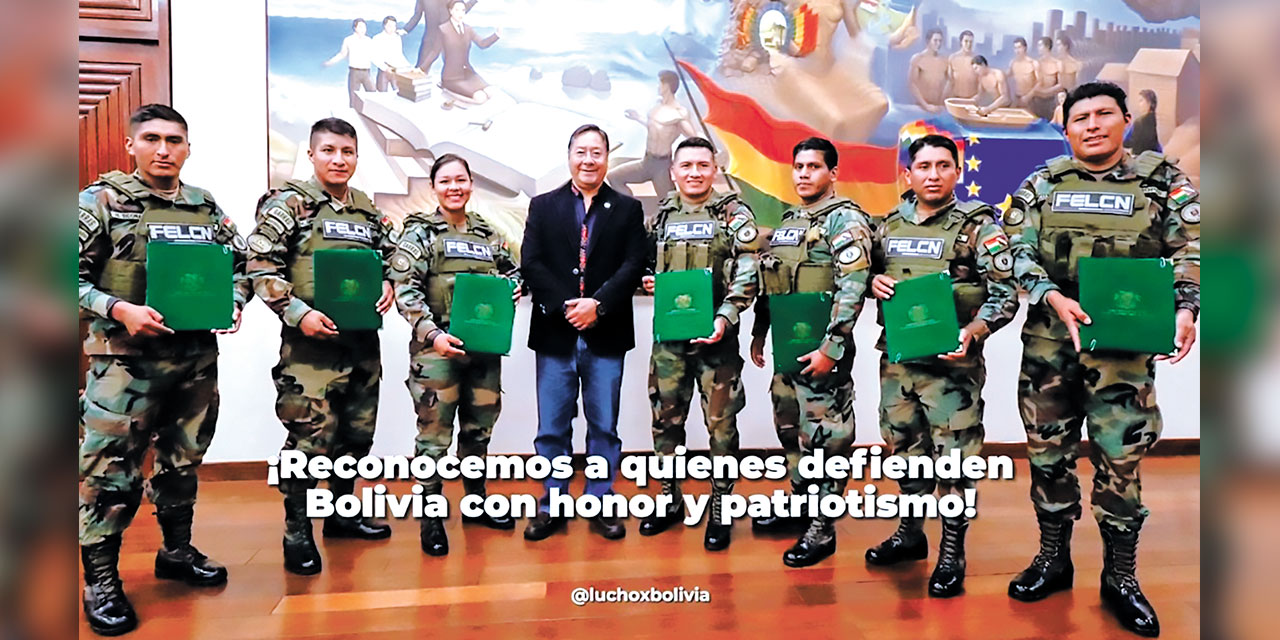 El presidente Luis Arce con los efectivos de la fuerza antidroga emboscados el sábado. Foto:  PRESIDENCIA