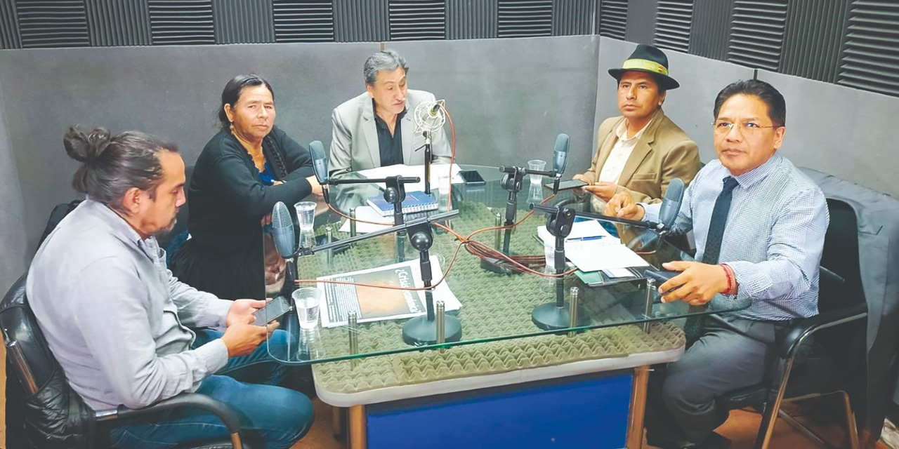 Panelistas invitados en el programa ‘Dialogando con el pueblo’, de las RPO.  | Foto: RPO