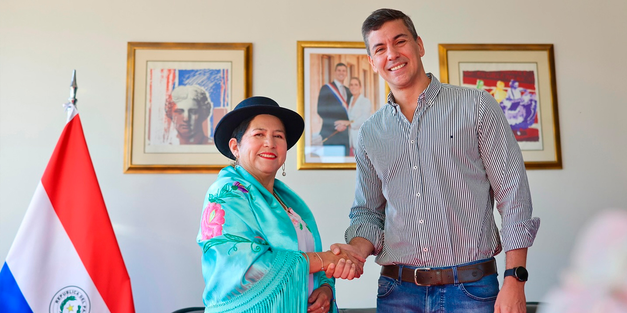 La canciller de Bolivia, Celinda Sosa, y el presidente de Paraguay, Santiago Peña. Foto: Facebook Celinda Sosa