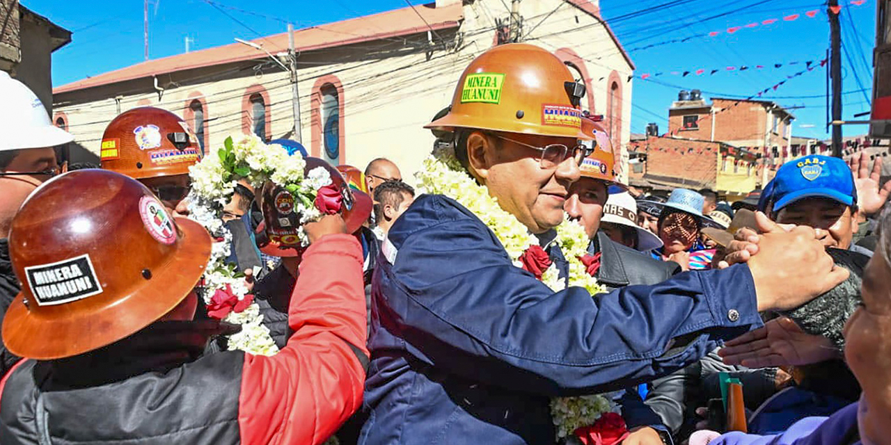 El presidente Luis Arce en el acto de aniversario del Sindicato de Huanuni, en Oruro. Fotos: Presidencia