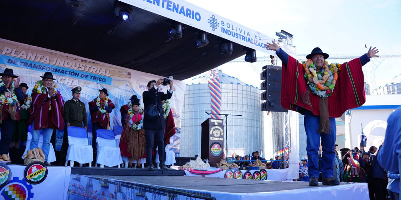 El presidente Arce en la inauguración de la Planta Procesadora de Cereales en Viacha. | Foto: Presidencia