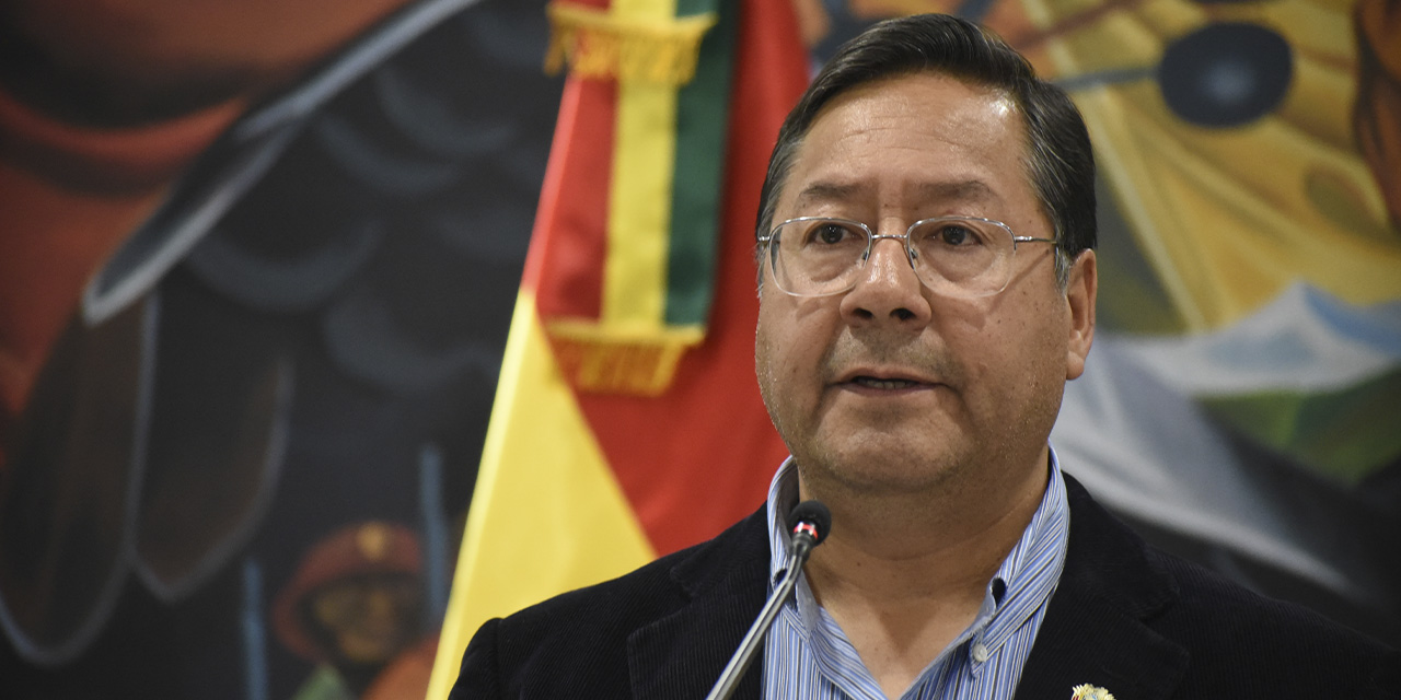 El presidente Luis Arce en el diálogo con periodistas nacionales y extranjeros. Foto: Gustavo Ticona