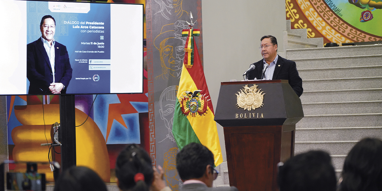 El presidente Luis Arce en la Casa Grande del Pueblo.