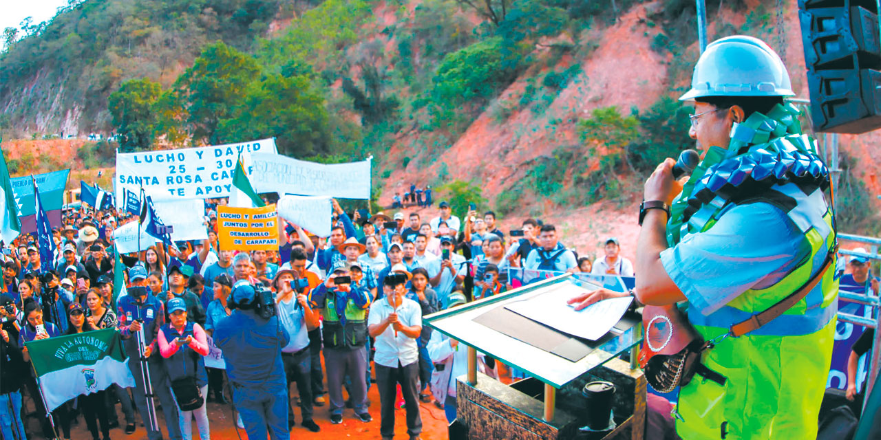 El presidente Arce en la inauguración de la construcción del tramo Acheral-Choere, en Tarija. //  Foto: Presidencia