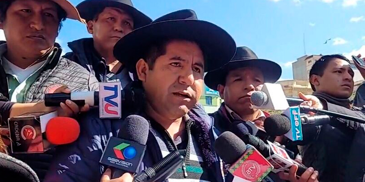 El secretario general de la Csutcb, Mario Seña, en conferencia de prensa, este martes. Foto: Captura RR.SS