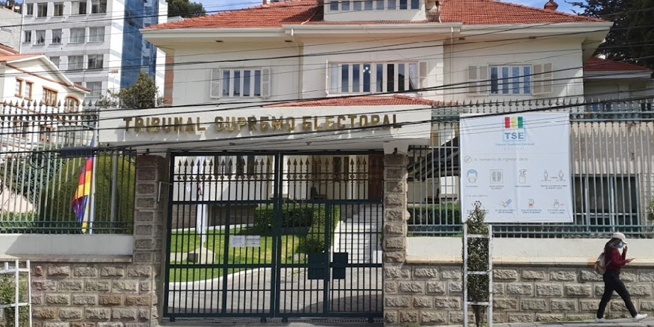 El edifico del Tribunal Supremo Electoral (TSE) en la ciudad de La Paz. Foto: Archivo