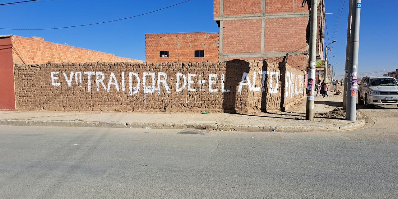 Un mensaje contra Evo Morales en una casa de la zona Senkata, Distrito 8 de El Alto. Foto: captura Dtv