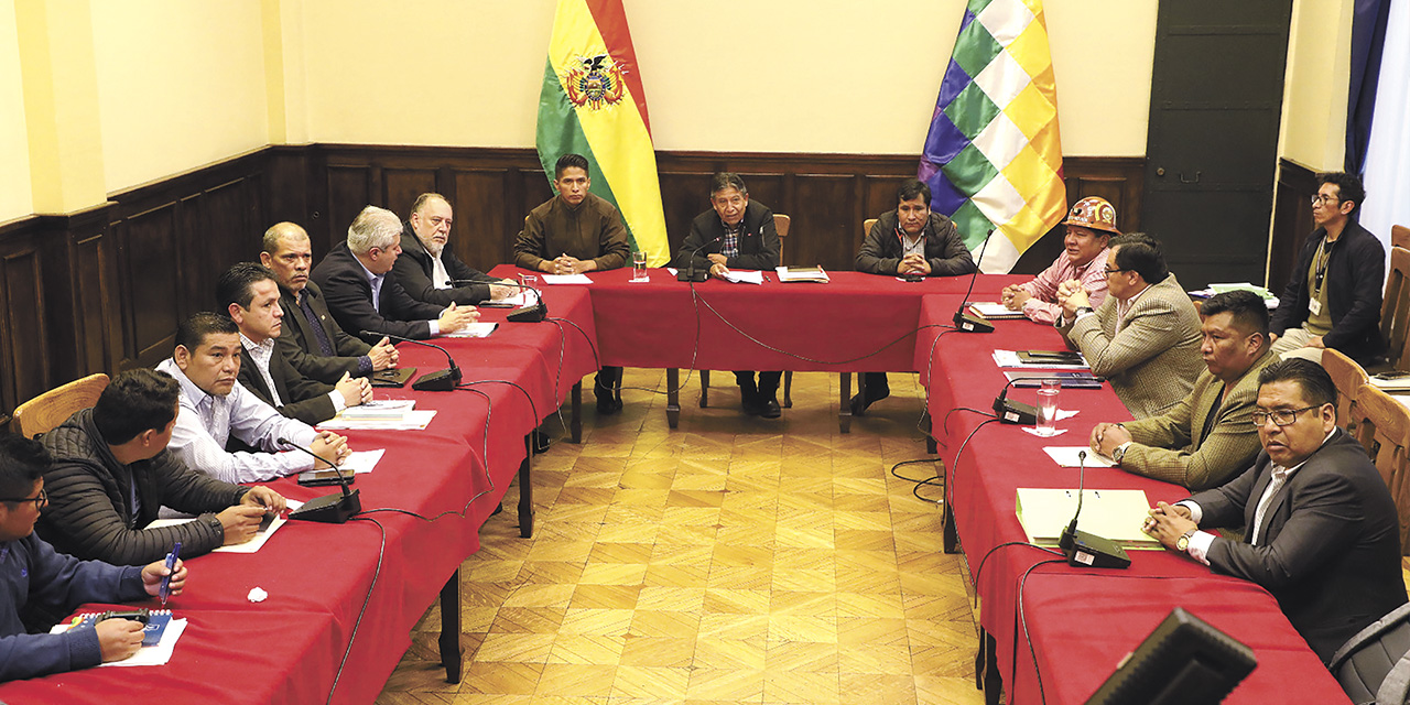 El vicepresidente David Choquehuanca en una reunión con las tres fuerzas políticas y presidentes de Diputados y del Senado.  | Foto: Archivo