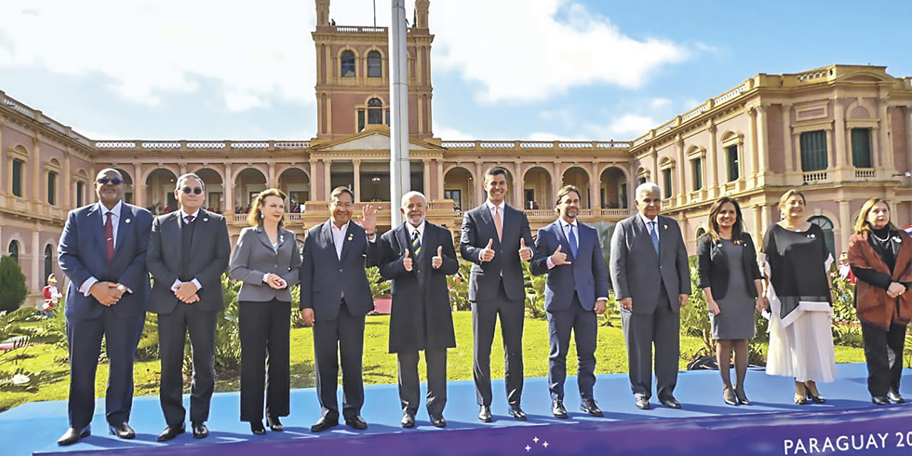 Jefes de Estado de los países del Mercosur reunidos en la LXIV Cumbre, en Paraguay. | Foto: Presidencia