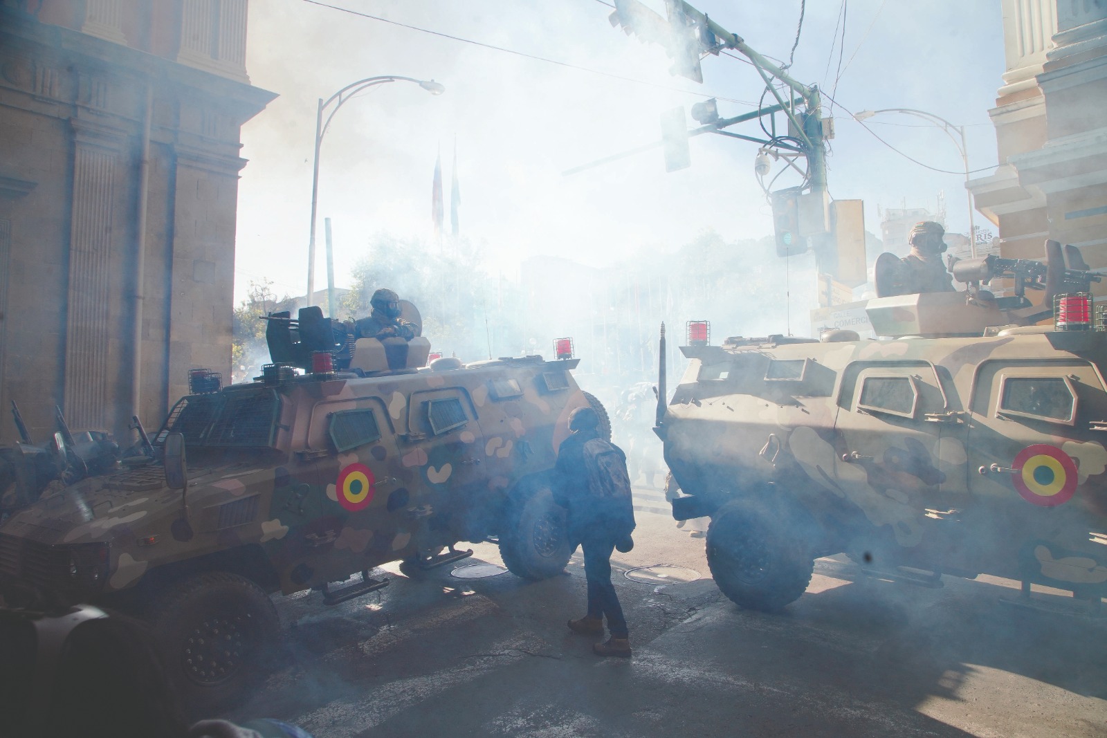 Vehículos de combate el 26 de junio en el asalto a plaza Murillo. Foto: Jorge Mamani