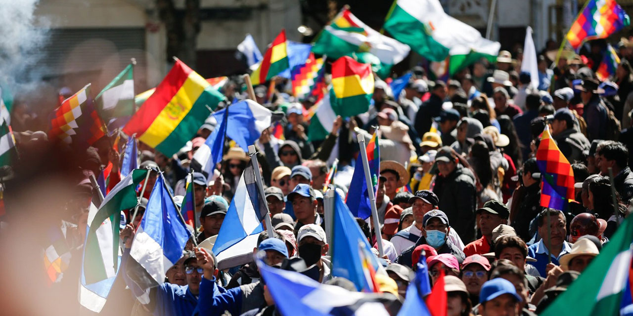 La marcha por la democracia que se celebró en la plaza Murillo. Foto: Presidencia