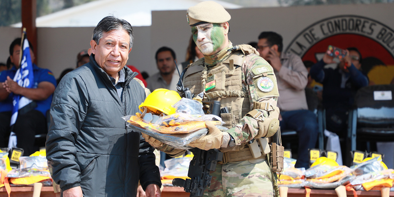 Choquehuanca entrega equipos para combatir incendios y pide unidad ambiental