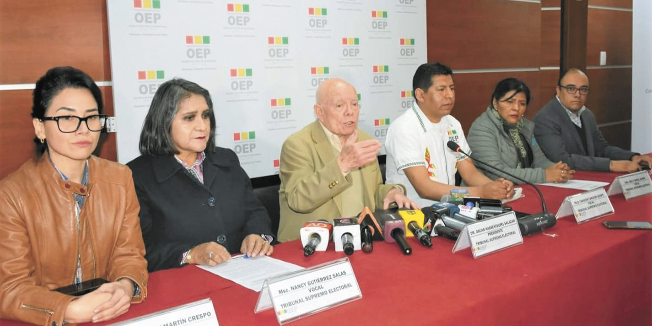 Algunos de los integrantes de la Sala Plena del TSE. | Foto: TSE