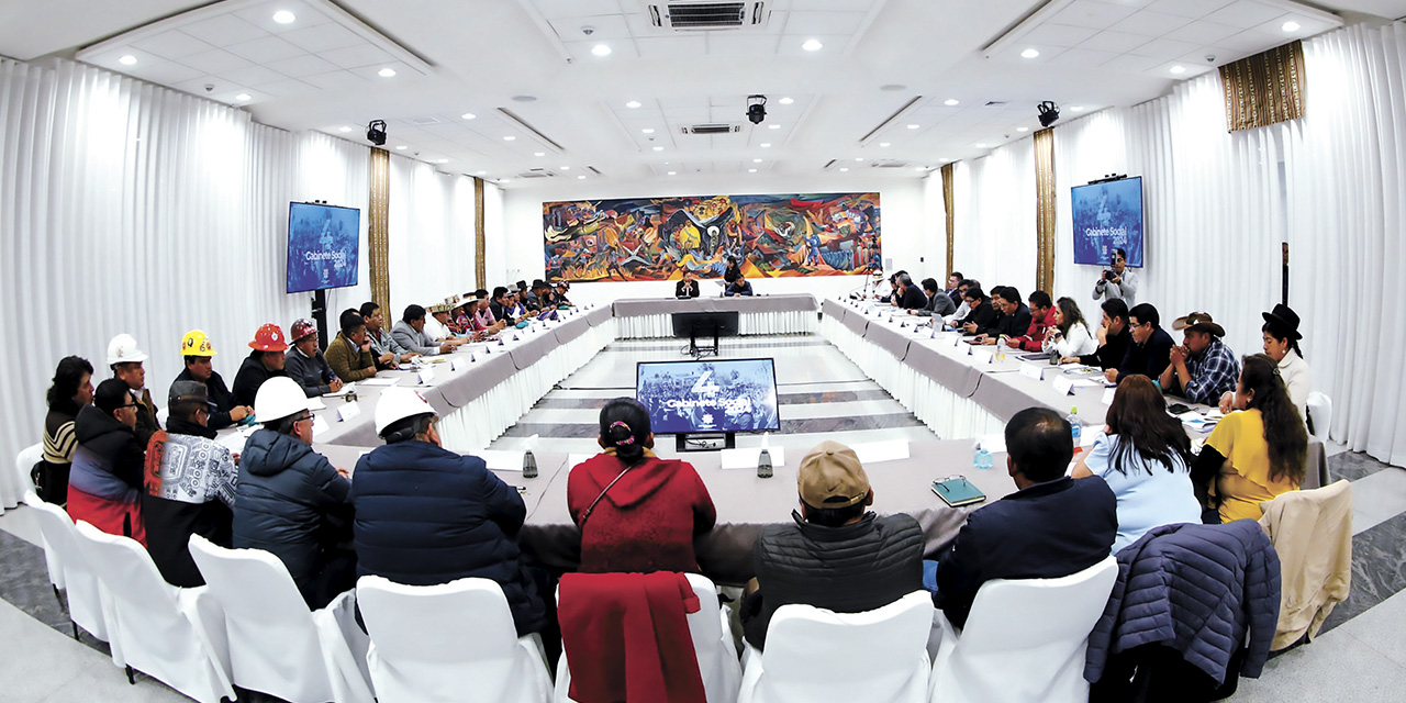 La reunión del presidente Luis Arce en el Gabinete Social Extraordinario.