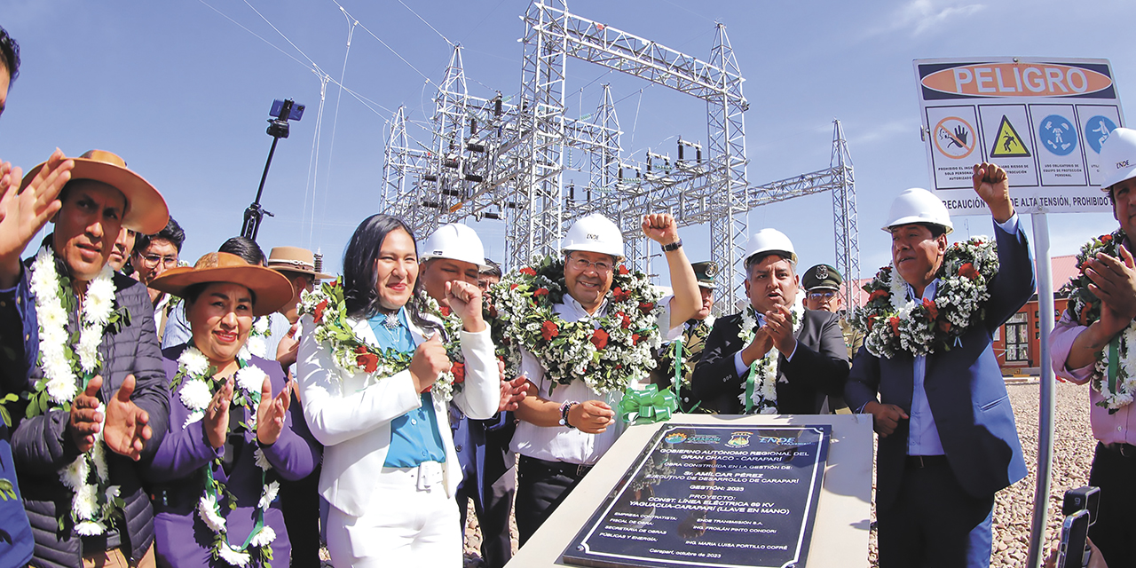 Presidente Arce entrega la construcción de la línea eléctrica de 69 kW Yaguacua-Caraparí.