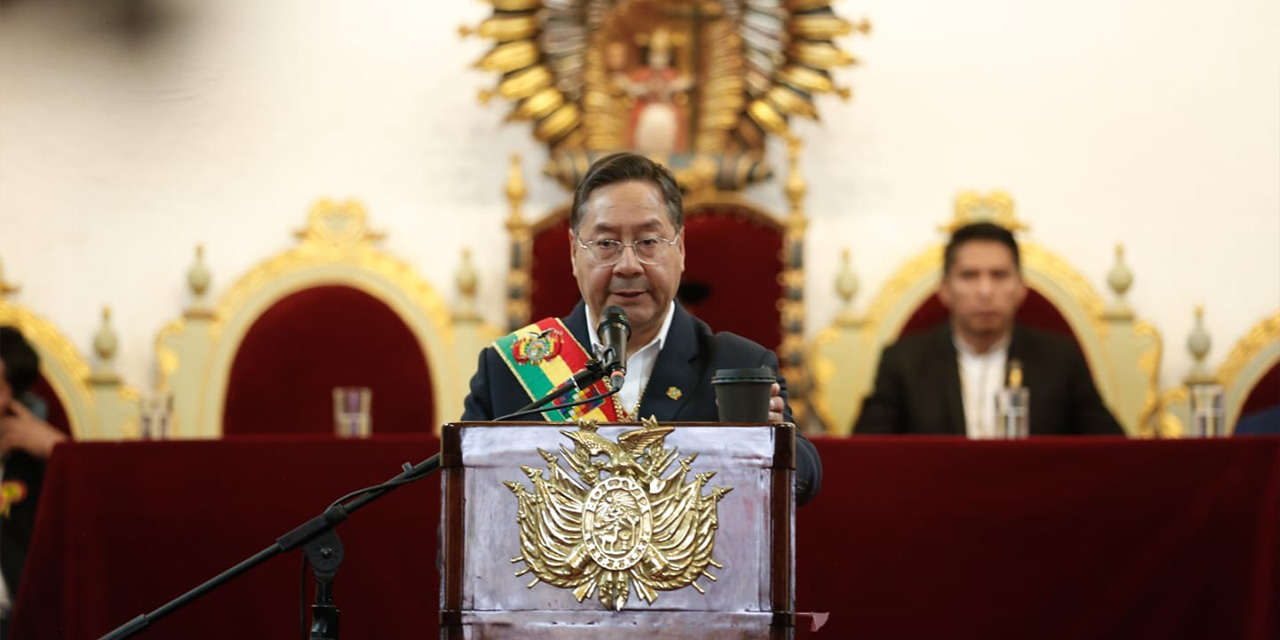 El presidente Luis Arce en la Sesión de Honor en Sucre. | Foto: Comunicación Presidencial