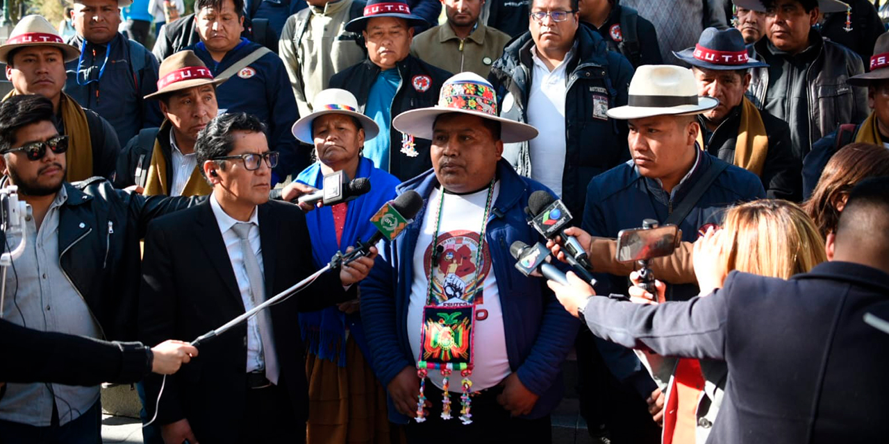 Dirigentes del Pacto de Unidad de Oruro. Foto: Gustavo Ticona