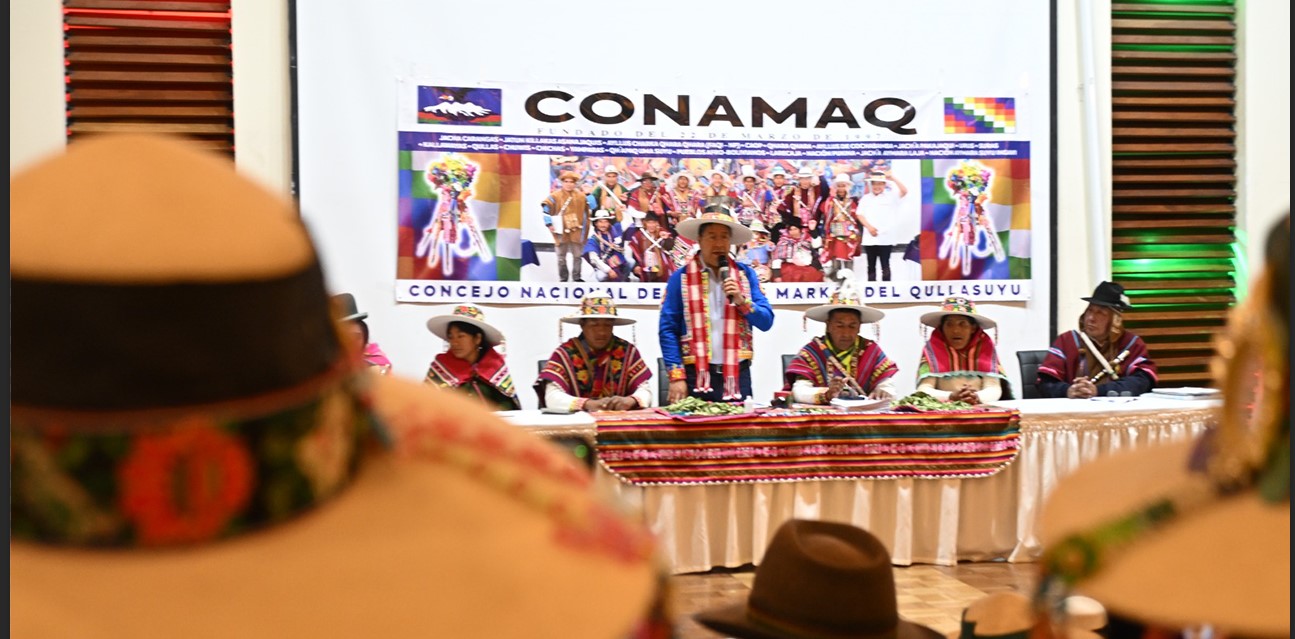 El presidente Luis Arce en un acto del Consejo Nacional de Ayllus y Markas del Qullasuyu en La Paz. Foto Presidencia.