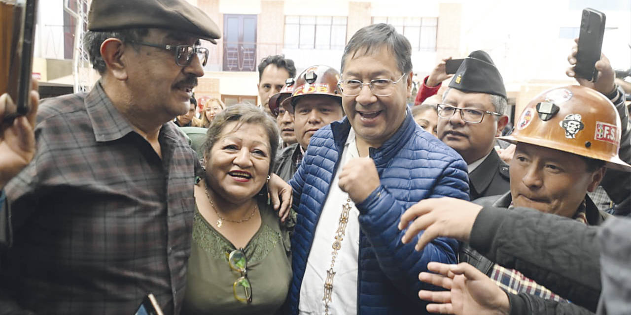 El presidente Luis Arce en un acto con trabajadores de la COB. | Foto: Archivo