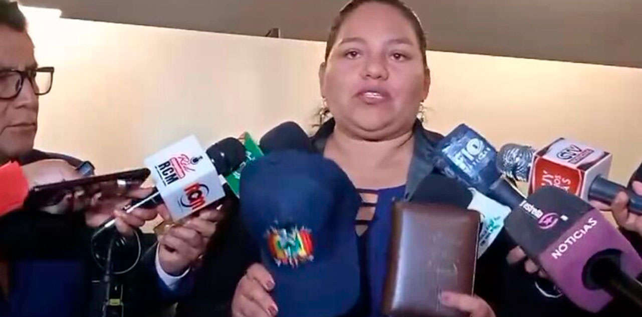  La diputada Deisy Choque en contacto con la prensa, este martes. Foto: Captura Señalan que Evo Morales emula las acciones “fascistas” y “golpistas” de Fernando Camacho