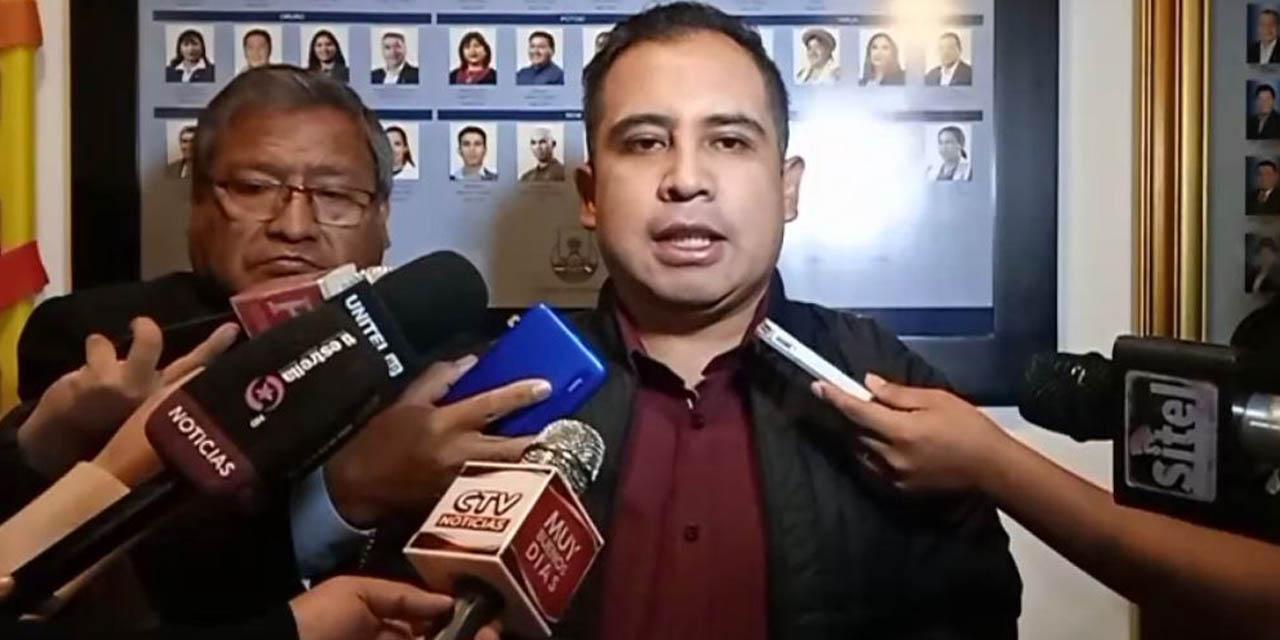 El diputado Beto Astorga en contacto con la prensa, este miércoles. Foto: Captura