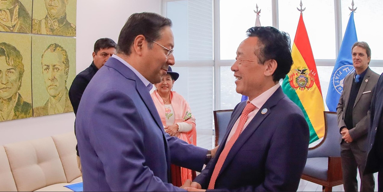 El presidente Luis Arce con el director general de la FAO, Qu Dongyo. Foto Presidencia