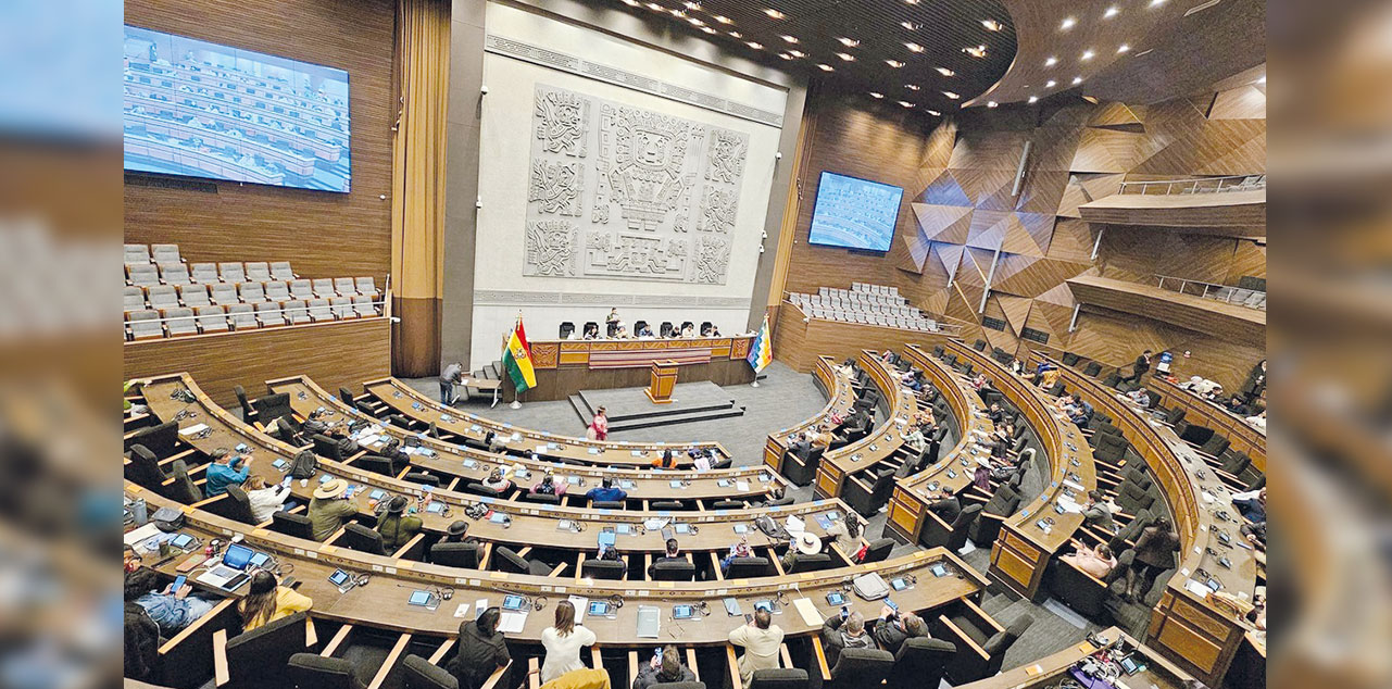 El pleno del Legislativo aprobó la convocatoria para nuevo fiscal. Foto: Diputados