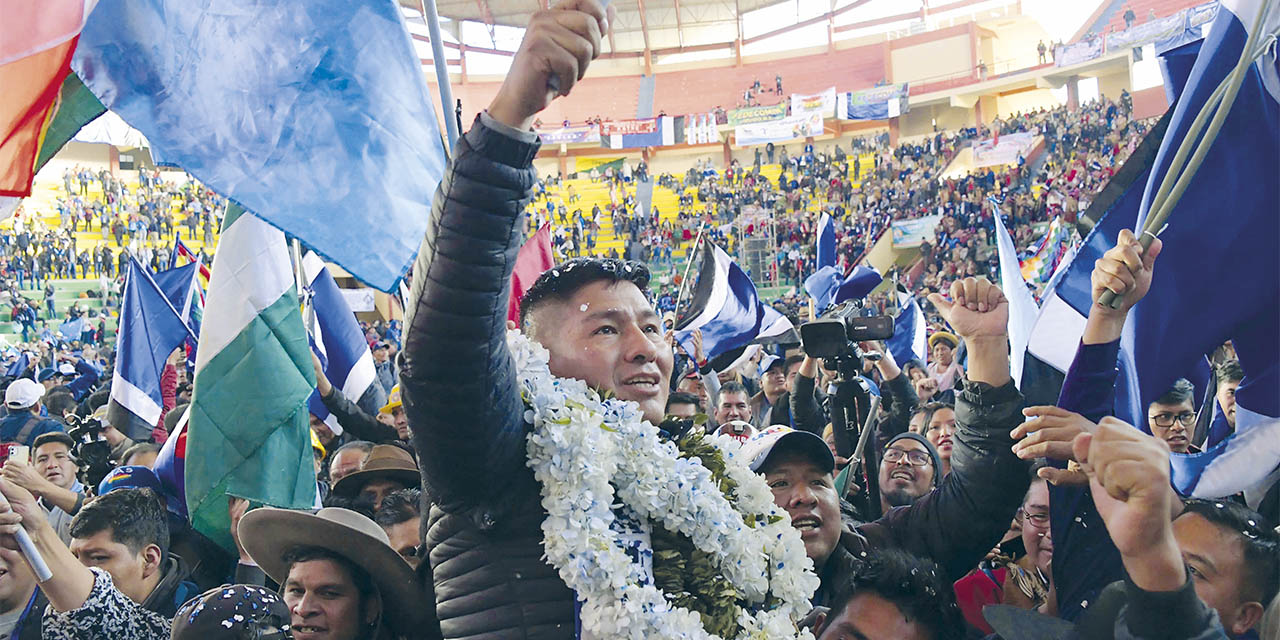 Grover García es proclamado en el X Congreso del MAS en El Alto.