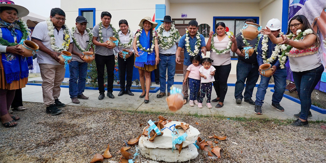 El presidente Luis Arce entrega viviendas sociales en Cochabamba, el 11 de septiembre, como homenaje al departamento. Foto: Presidencia