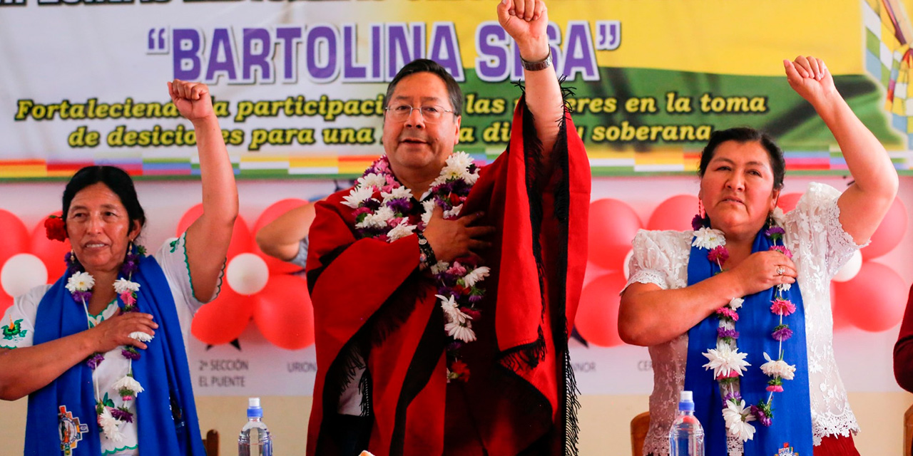 El presidente Luis Arce en el acto de aniversario de las ‘Bartolinas’ de Tarija. Foto: Presidencia