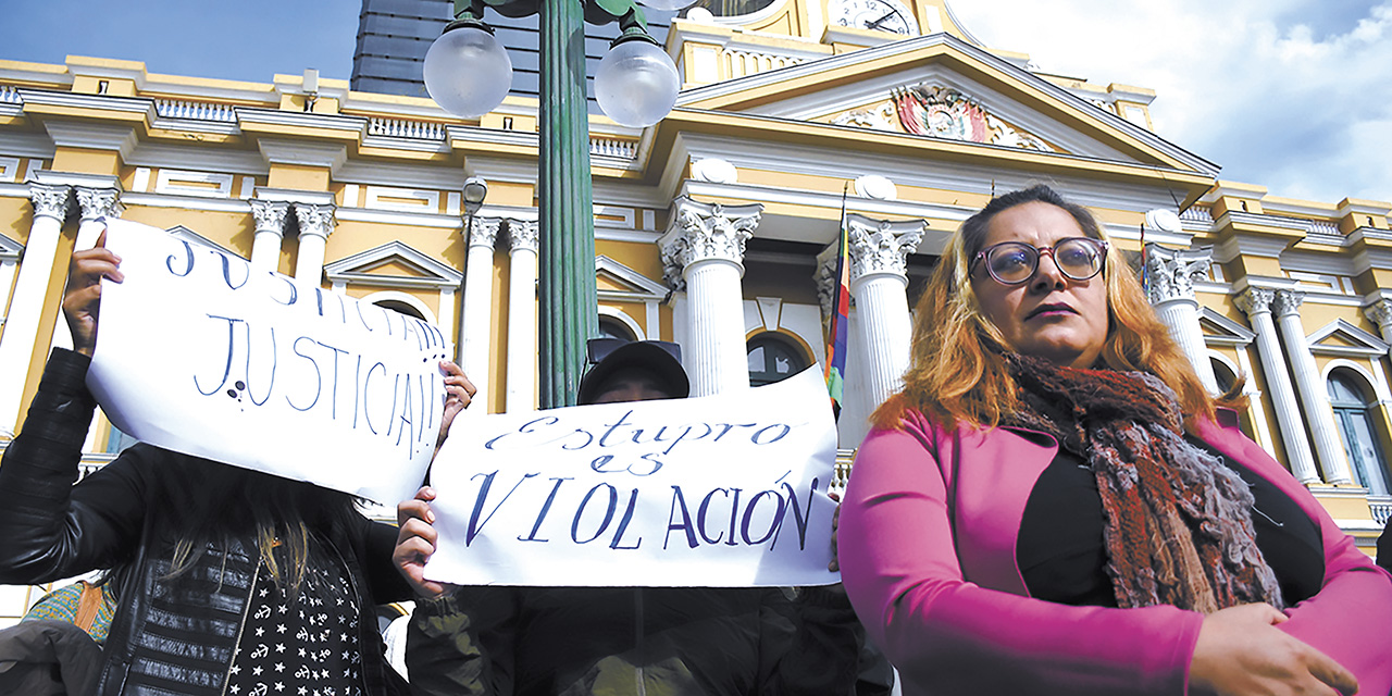 Protesta de mujeres por caso de abuso. | Foto: APG