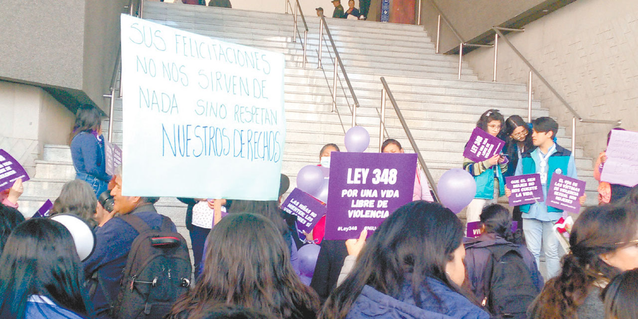 Protesta de redes de colectivos en la Asamblea Legislativa. Foto: Mónica Huancollo