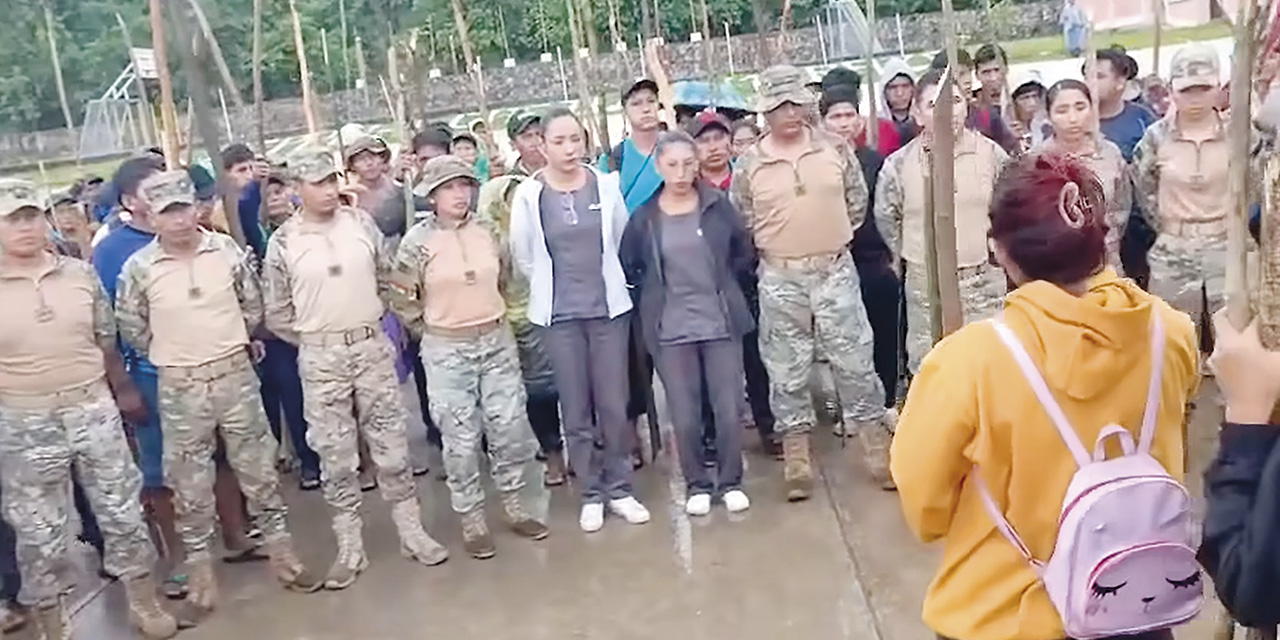 Las protestas evistas incluyeron la toma violenta de tres unidades militares en el trópico de Cochabamba. Foto RRSS