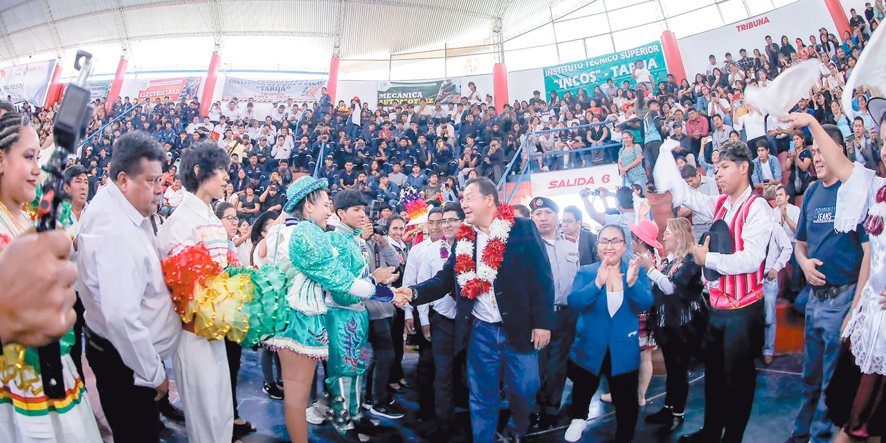 El presidente Luis Arce inauguró el Congreso Plurinacional de Educación en Tarija. Foto: Presidencia