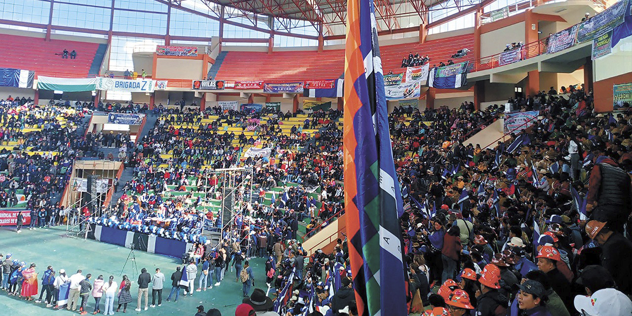 Organizaciones en el congreso nacional ordinario de mayo, en El Alto.