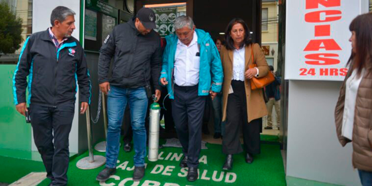 El alcalde de La Paz, Iván Arias, salió de la clínica en la cual fue internado para dirigirse a la Fiscalía. Foto: RRSS