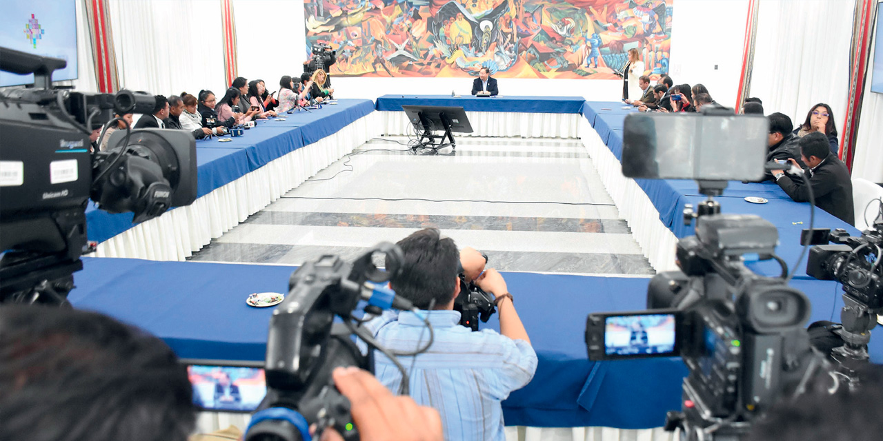 Diálogo del presidente Arce con la prensa en la Casa Grande del Pueblo. Fotos: Jorge Mamani