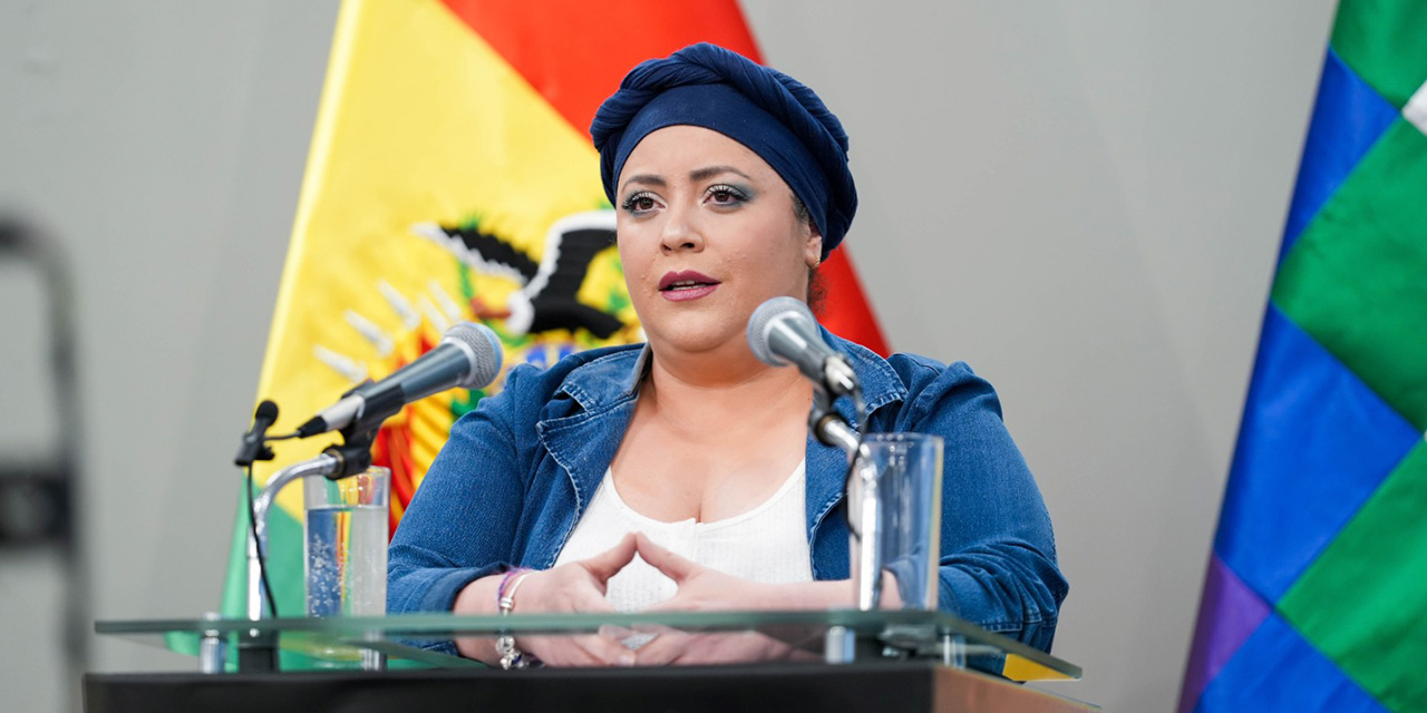 La ministra de la Presidencia, María Nela Prada, durante la conferencia de prensa. Foto:  Ministerio de la Presidencia