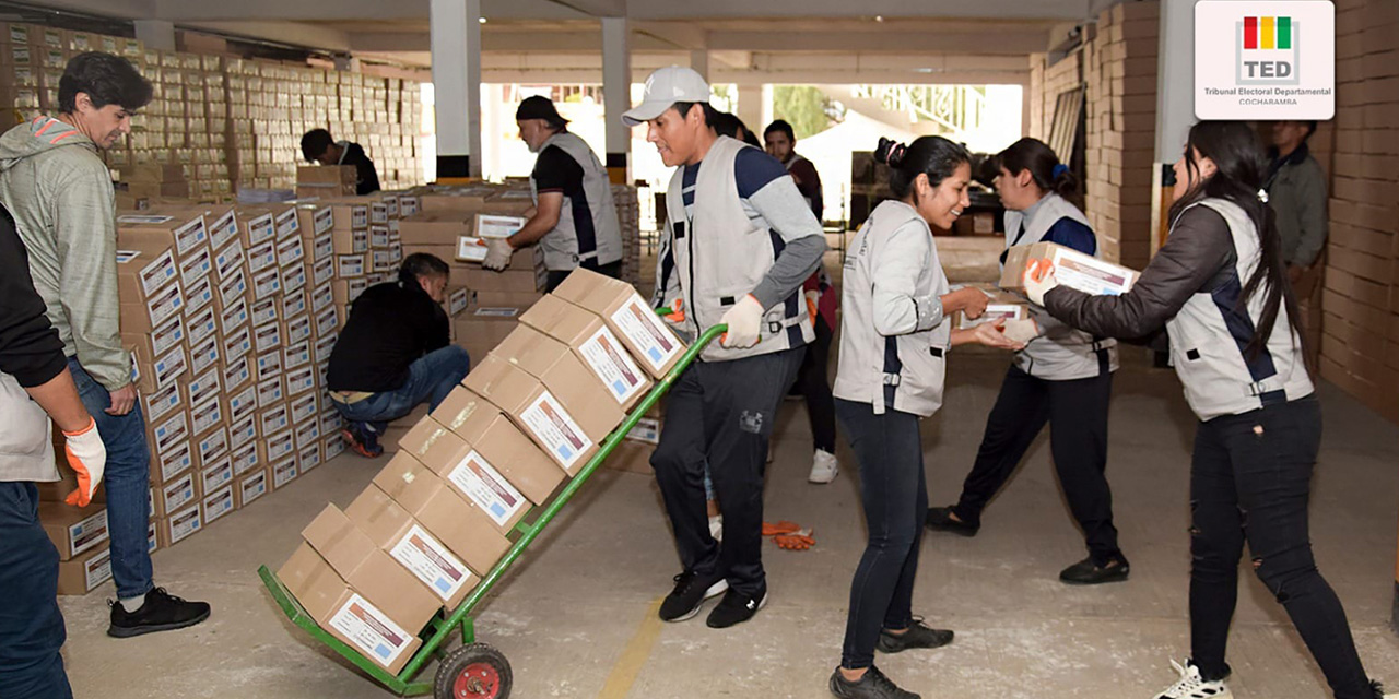 El material electoral que será distribuido en todo el territorio nacional. Foto: Archivo