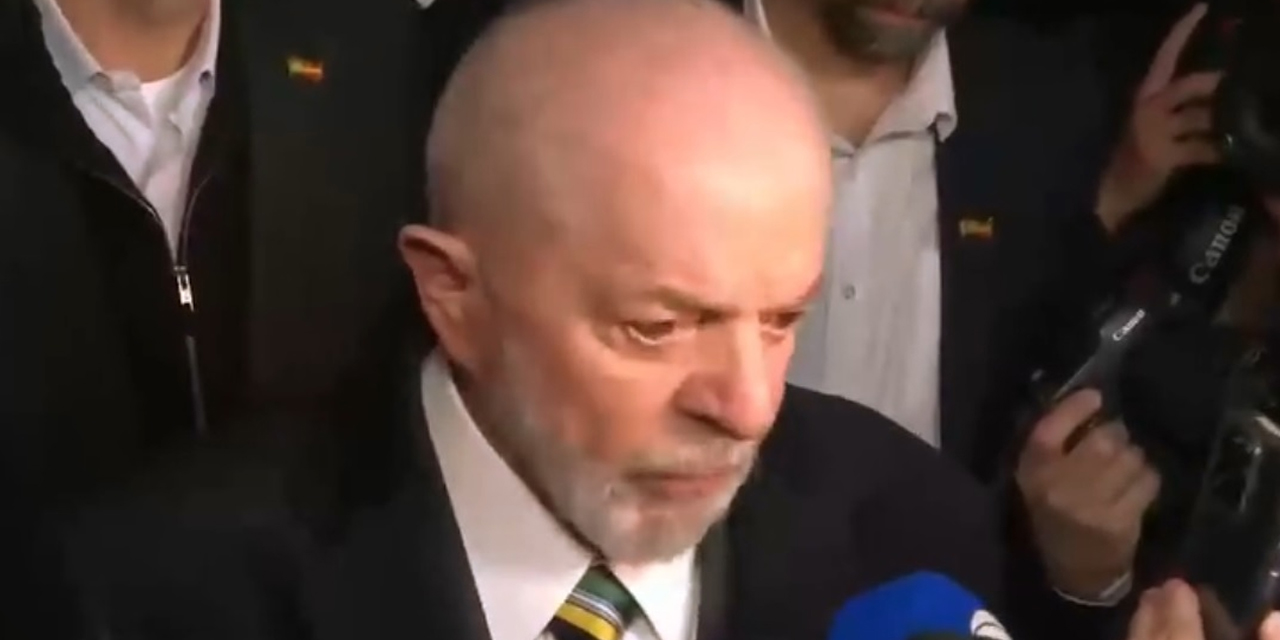 El presidente de Brasil, Luiz Inácio Lula da Silva, brinda declaraciones a la prensa en Santa Cruz.