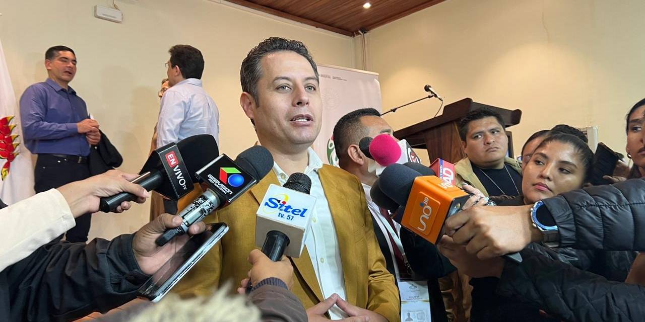 El vicepresidente del Estado, Edmand Lara, en contacto con los medios de comunicación.