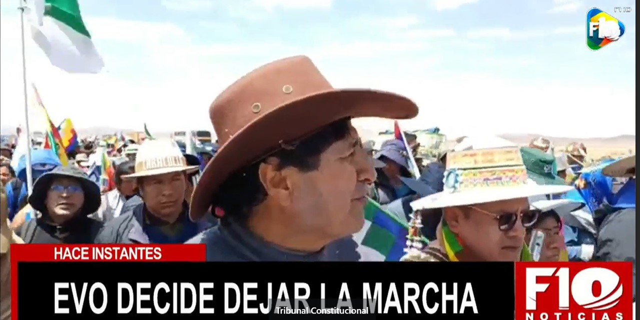 Evo Morales deja su marcha, como lo refleja la televisora privada F10. Foto captura de pantalla