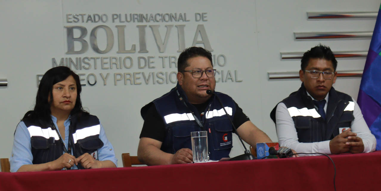 El ministro de Trabajo en conferencia de prensa. Foto: Ministerio de Trabajo